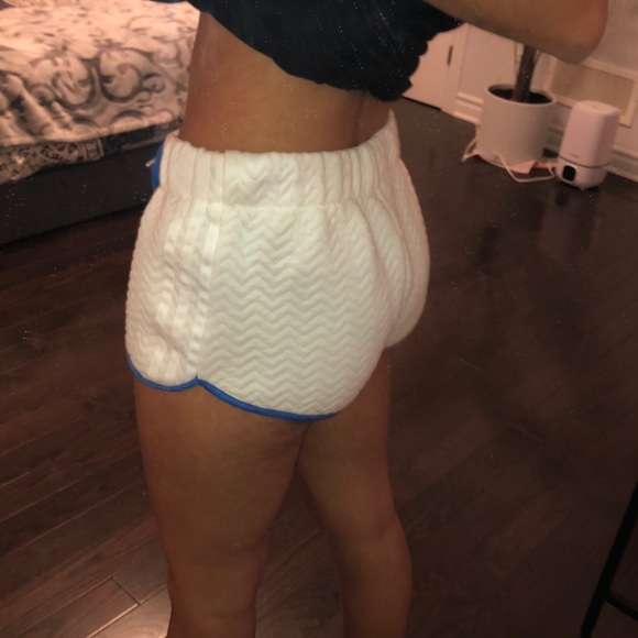 White adidas cloud shorts - Picture 5 of 5